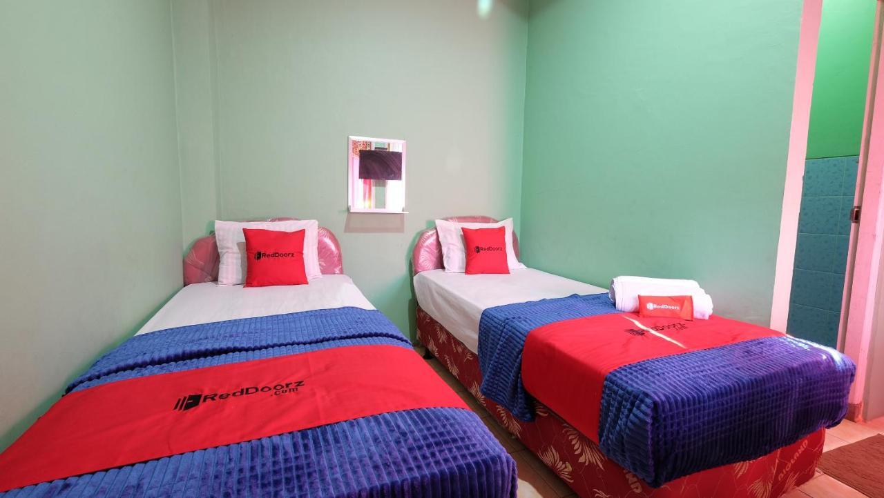 Reddoorz Near Mangrove Forest Kupang Kupang  Dış mekan fotoğraf